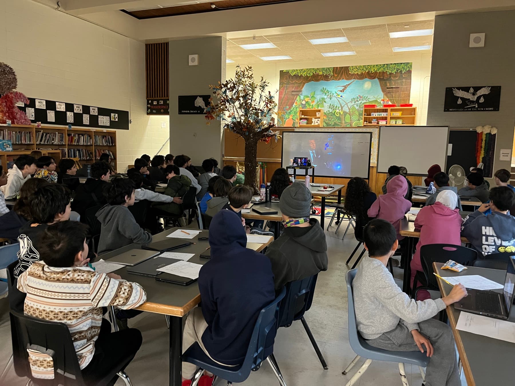 Students participating in an INNOSpark entrepreneurship workshop