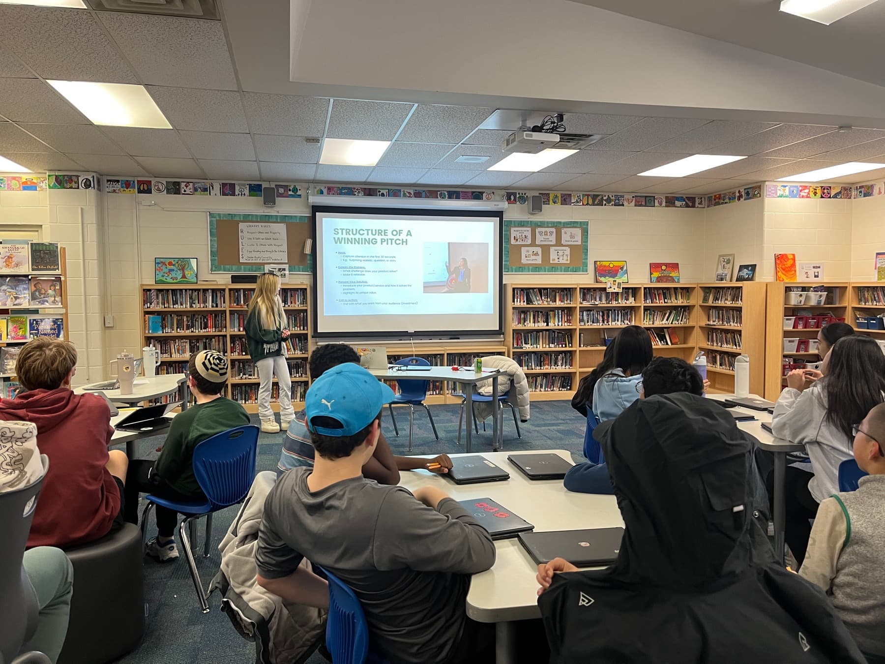 An INNOSpark facilitator teaching students how to structure a winning pitch